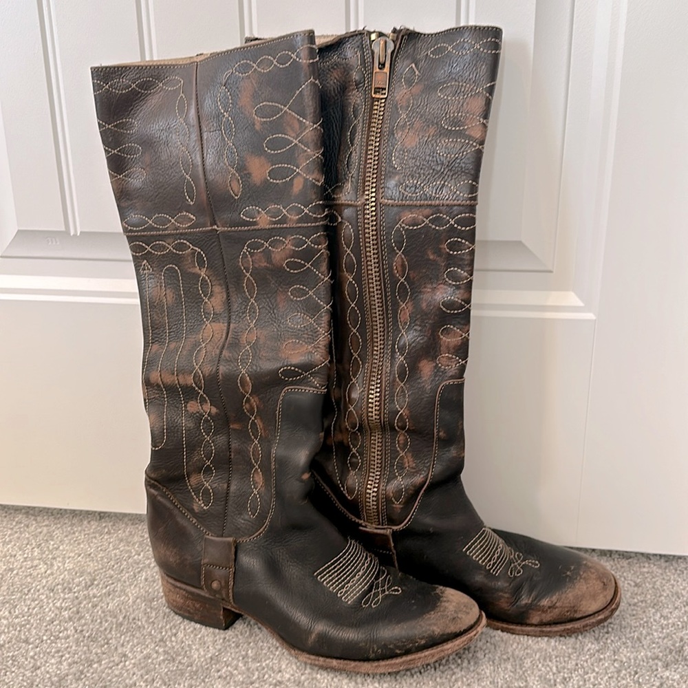Steve Madden Freebird brown leather cowboy boots with unique stitching. Size 9.